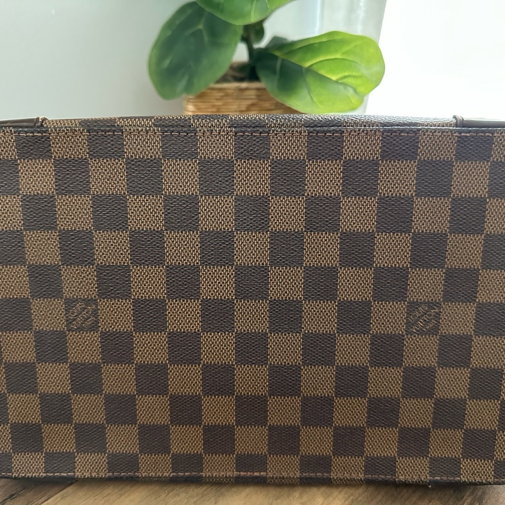 Louis Vuitton Hampstead MM IN Damier Ebene!!! Like New!!! - Picture 7 of 9